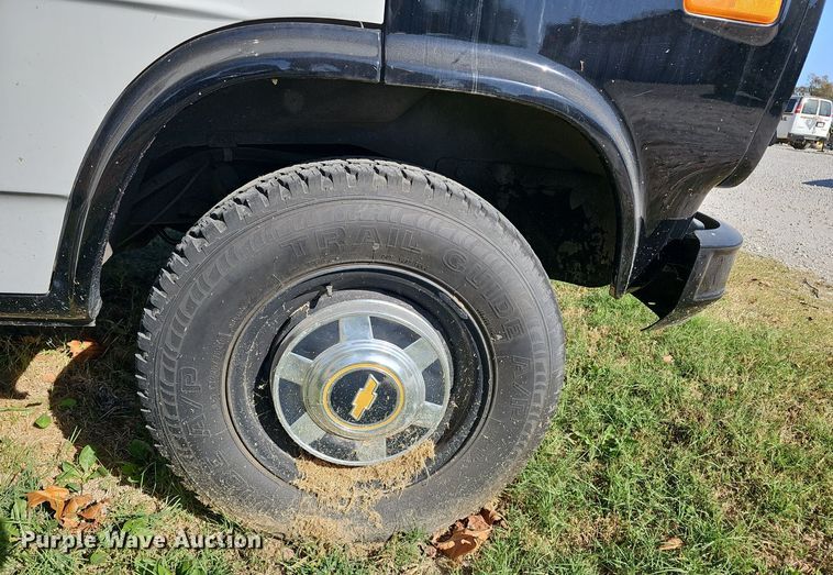 image for item EK0900 1993 Chevrolet G-Series utility van