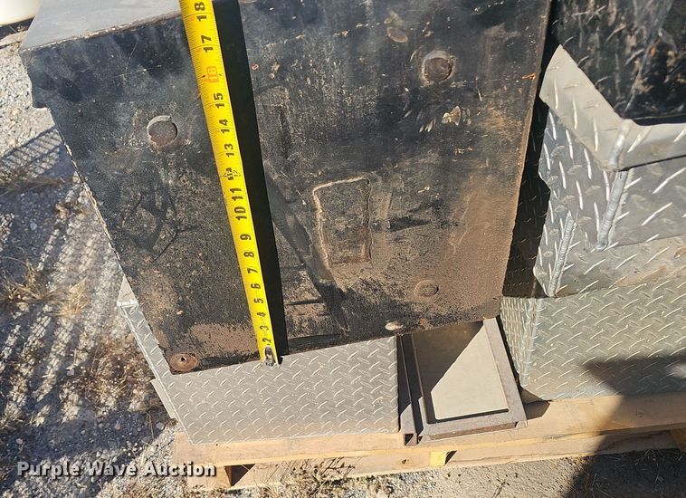 image for item EK0933 (7) toolboxes 