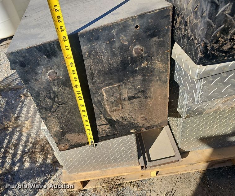 image for item EK0933 (7) toolboxes 