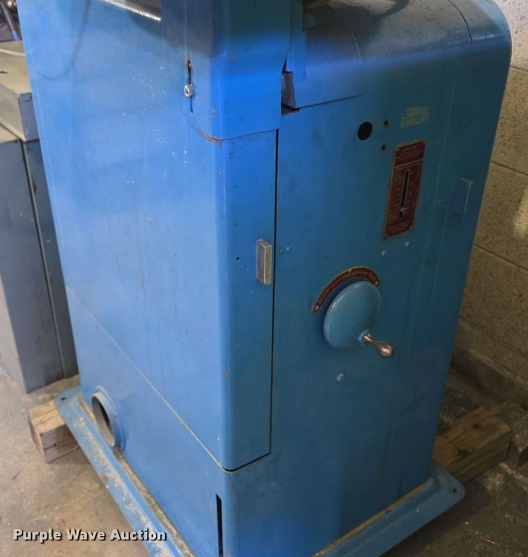 image for item EK2321 1952 DoAll SFP band saw