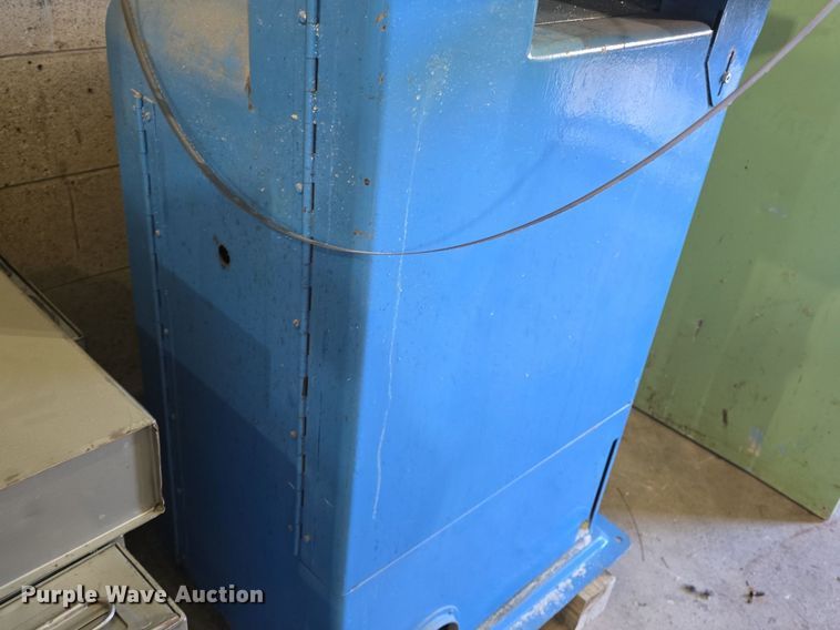 image for item EK2321 1952 DoAll SFP band saw