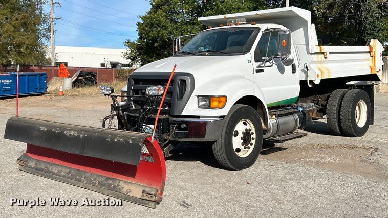 image for item EK3546 2011 Ford F750 Super Duty XL dump truck