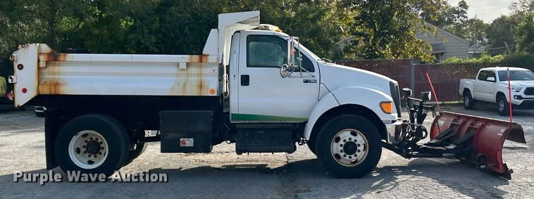 image for item EK3546 2011 Ford F750 Super Duty XL dump truck