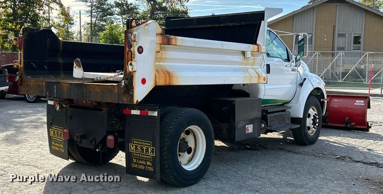 image for item EK3546 2011 Ford F750 Super Duty XL dump truck