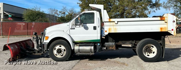 image for item EK3546 2011 Ford F750 Super Duty XL dump truck
