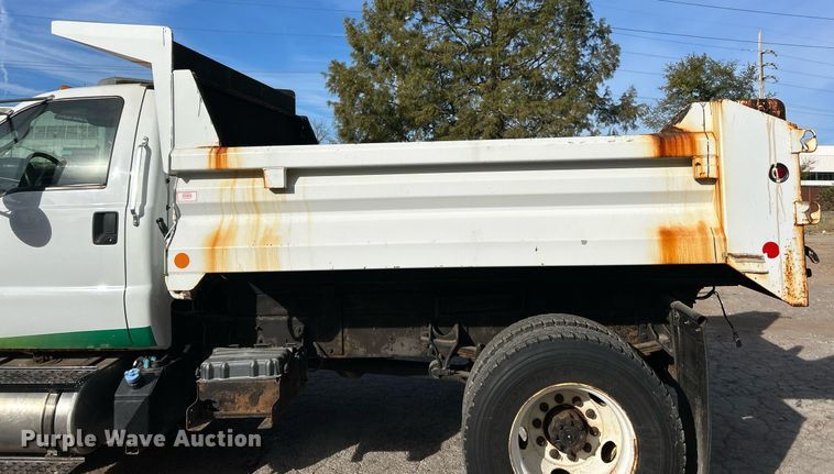 image for item EK3546 2011 Ford F750 Super Duty XL dump truck