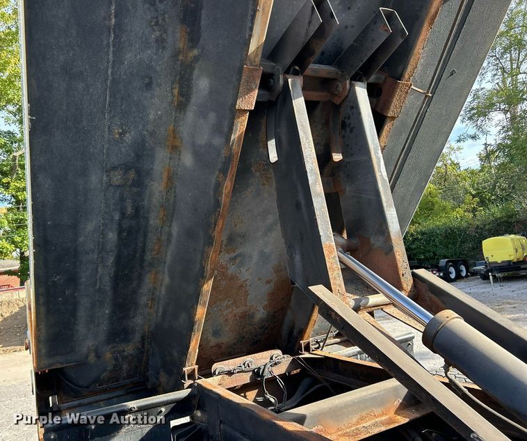 image for item EK3546 2011 Ford F750 Super Duty XL dump truck