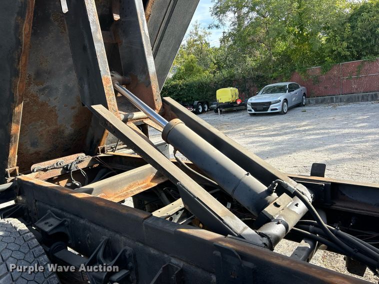 image for item EK3546 2011 Ford F750 Super Duty XL dump truck