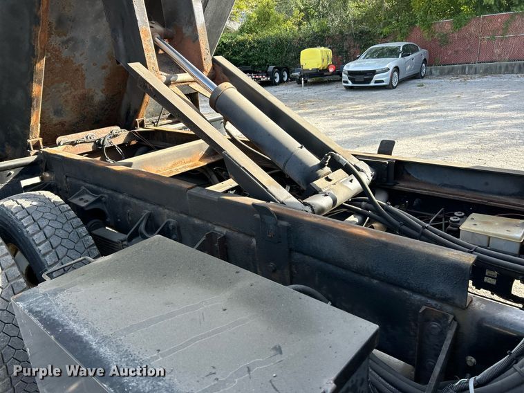 image for item EK3546 2011 Ford F750 Super Duty XL dump truck