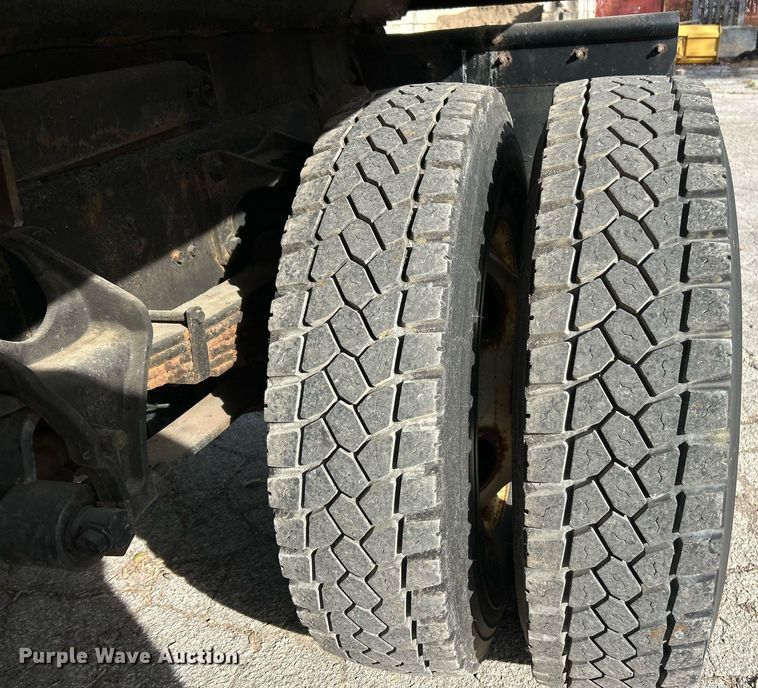 image for item EK3546 2011 Ford F750 Super Duty XL dump truck