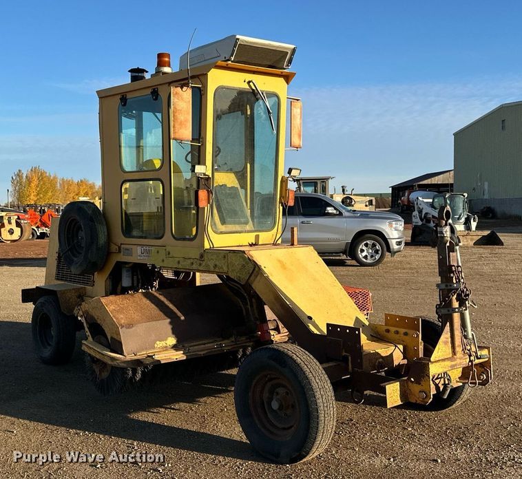 image for item EN2545 1997 Waldon  Sweep Master 250 broom