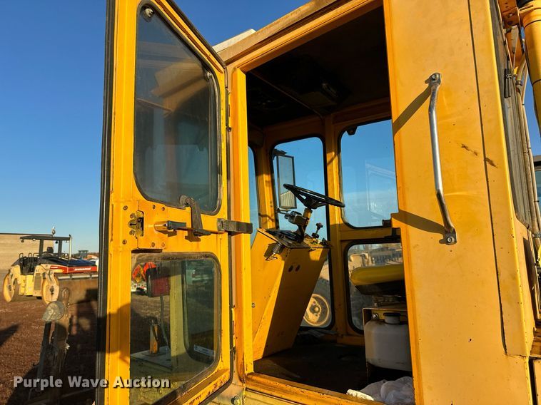 image for item EN2545 1997 Waldon  Sweep Master 250 broom