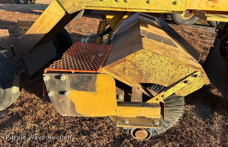 image for item EN2545 1997 Waldon  Sweep Master 250 broom