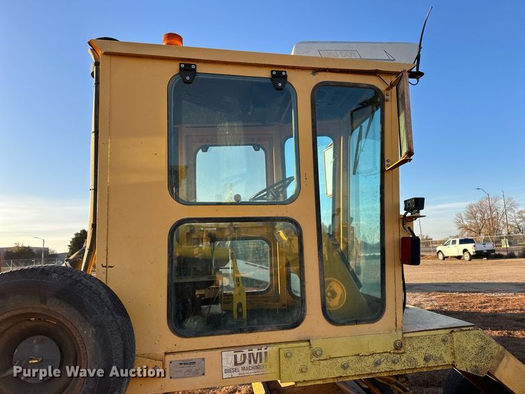 image for item EN2545 1997 Waldon  Sweep Master 250 broom