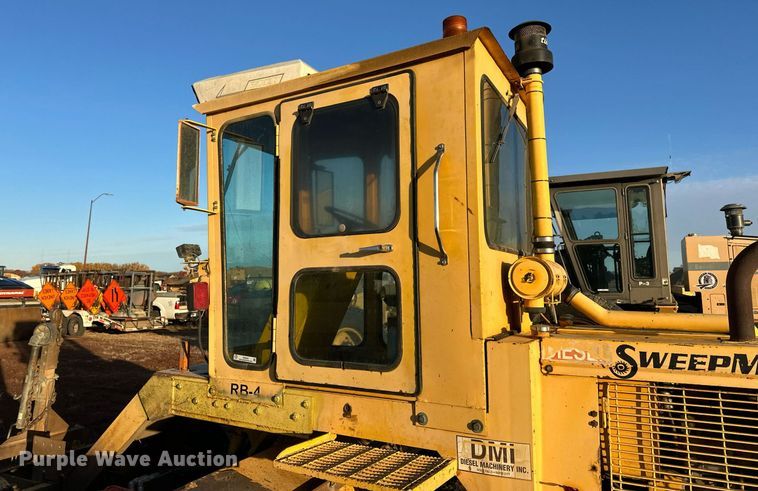 image for item EN2545 1997 Waldon  Sweep Master 250 broom