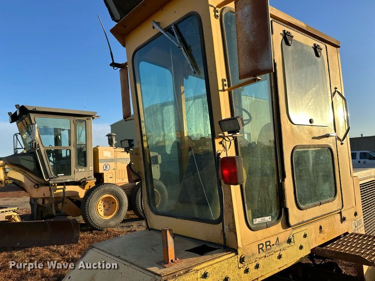 image for item EN2545 1997 Waldon  Sweep Master 250 broom