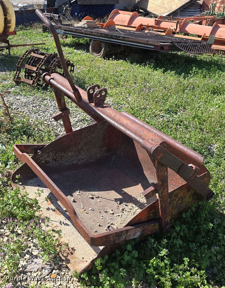 image for item EO1002 Tractor attachments