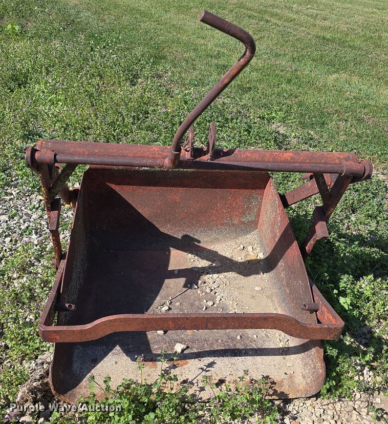 image for item EO1002 Tractor attachments