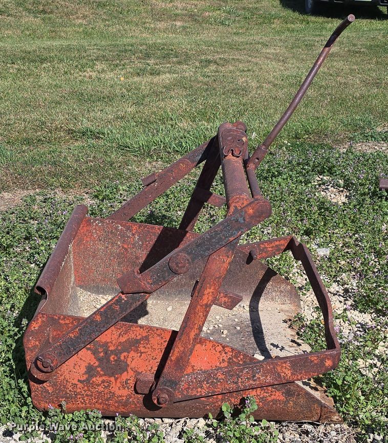 image for item EO1002 Tractor attachments