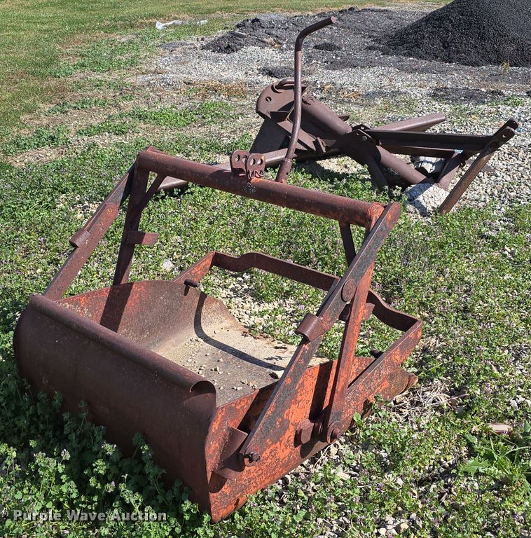 image for item EO1002 Tractor attachments