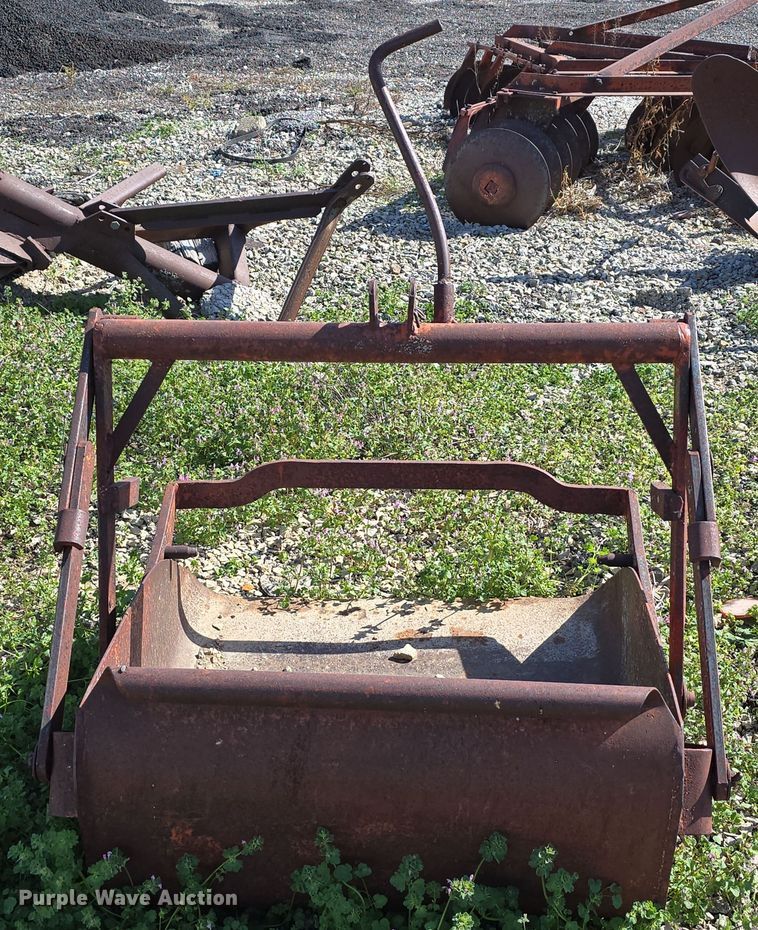 image for item EO1002 Tractor attachments