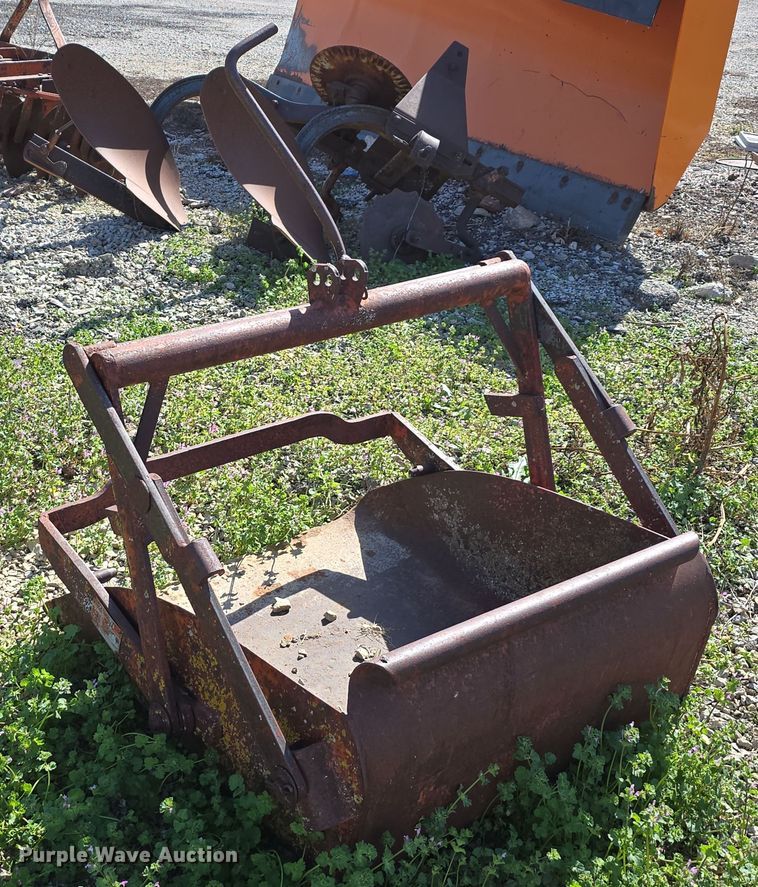 image for item EO1002 Tractor attachments