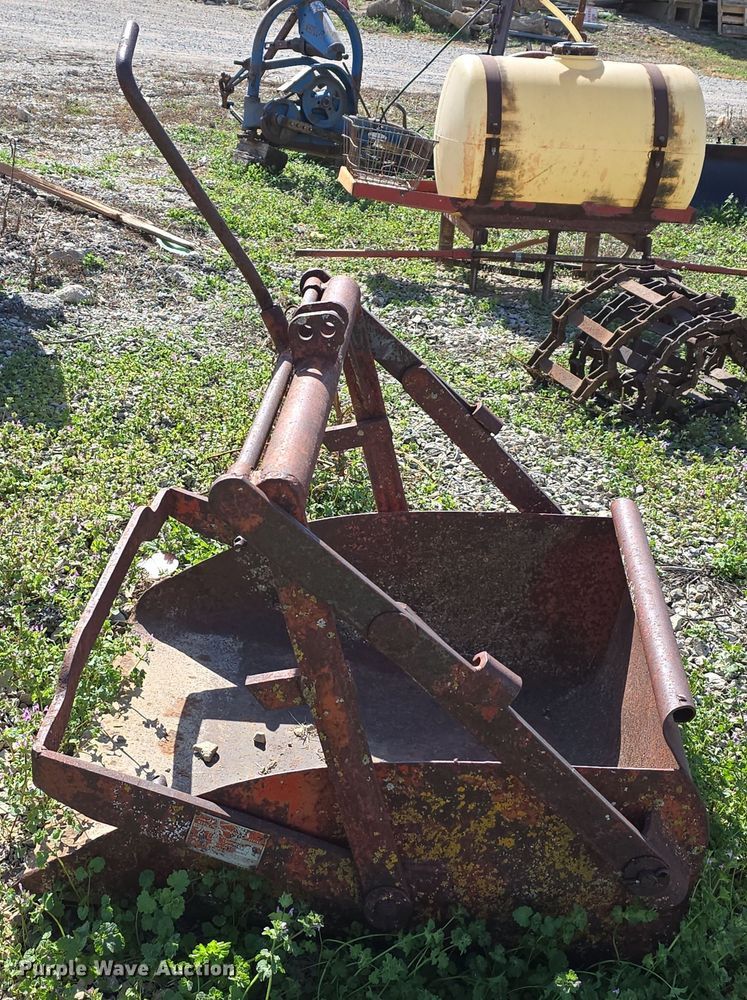 image for item EO1002 Tractor attachments