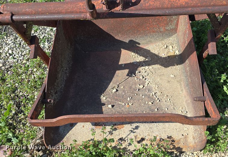 image for item EO1002 Tractor attachments