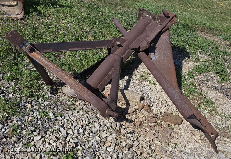 image for item EO1002 Tractor attachments