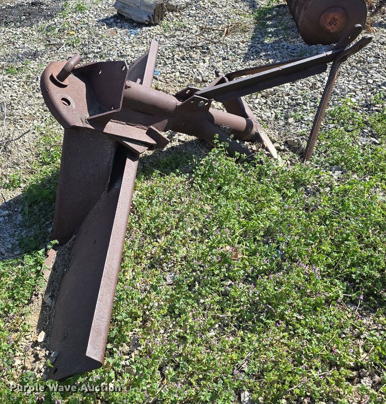 image for item EO1002 Tractor attachments