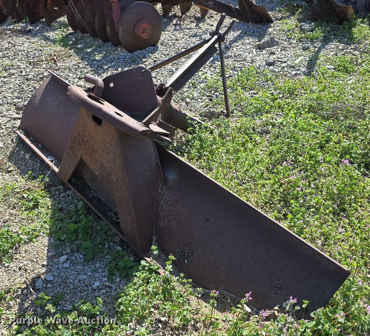 image for item EO1002 Tractor attachments