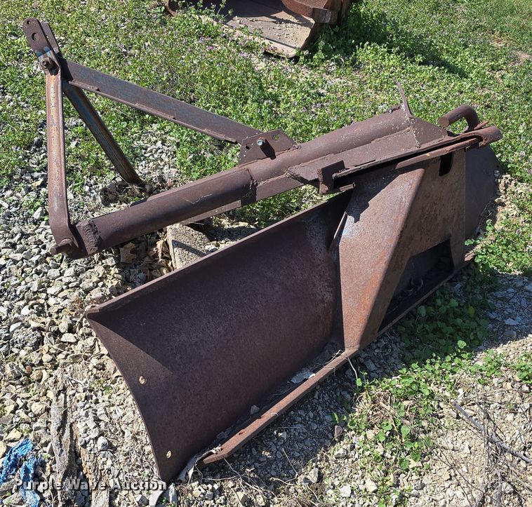 image for item EO1002 Tractor attachments