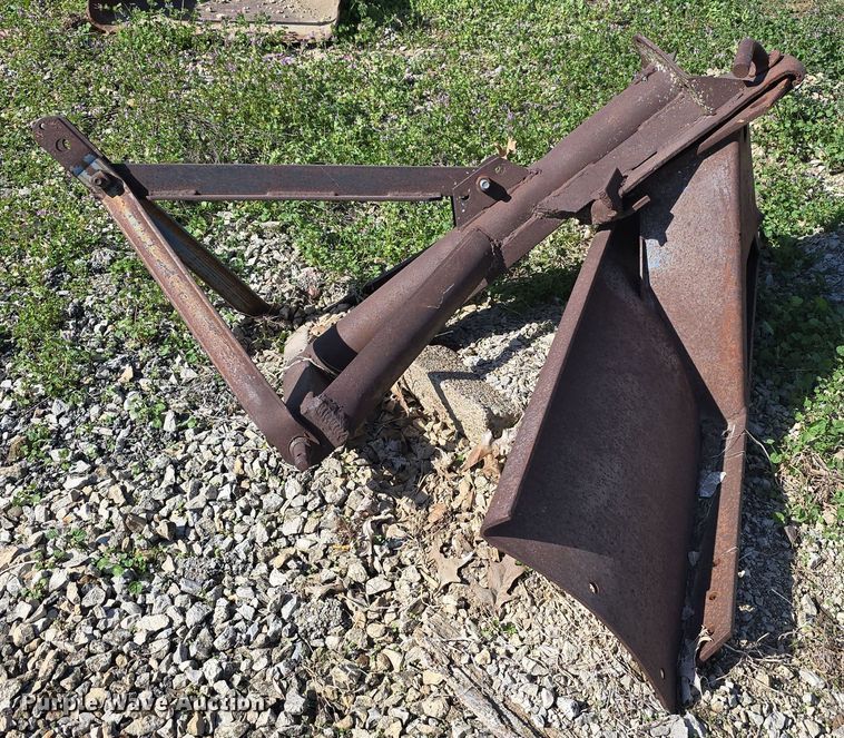 image for item EO1002 Tractor attachments