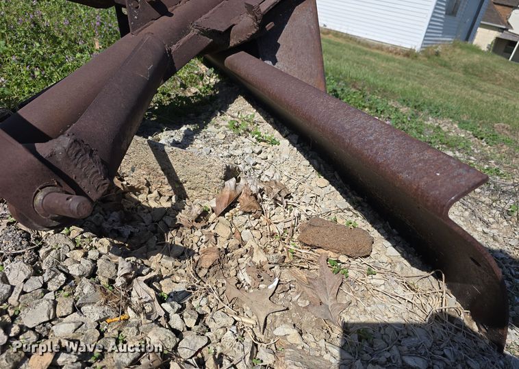 image for item EO1002 Tractor attachments