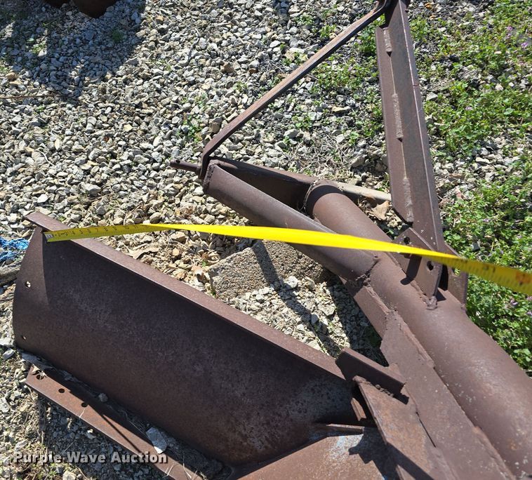 image for item EO1002 Tractor attachments