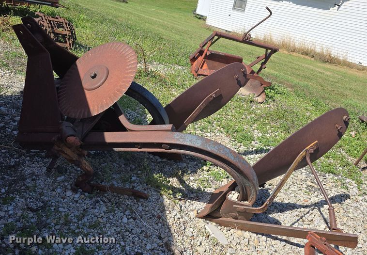 image for item EO1002 Tractor attachments