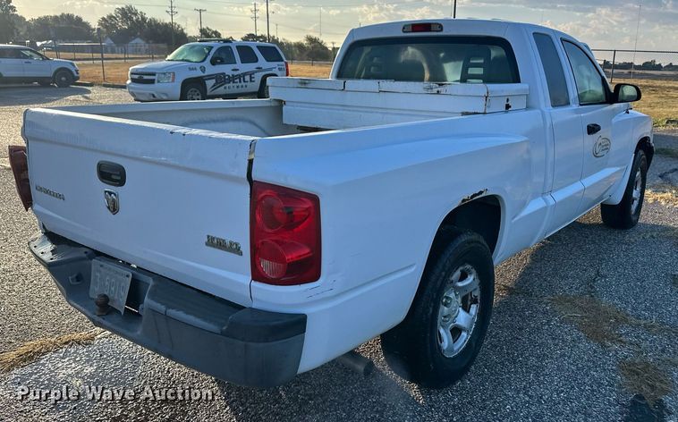 image for item ER8089 2005 Dodge Dakota Club Cab pickup truck