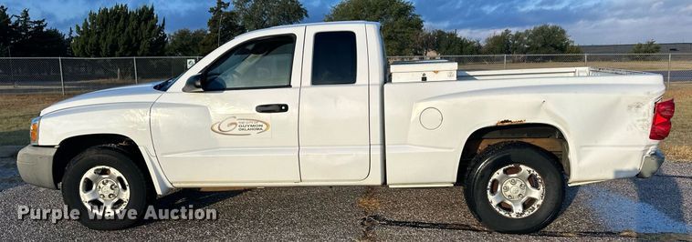 image for item ER8089 2005 Dodge Dakota Club Cab pickup truck