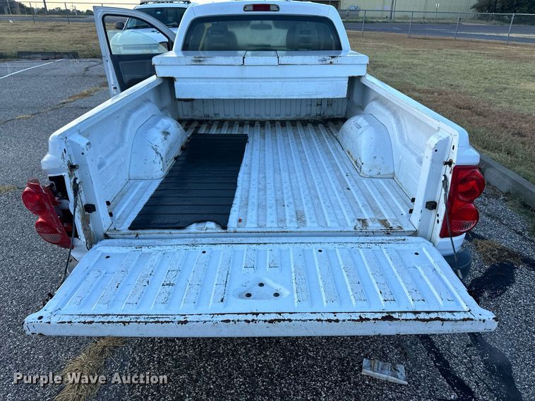 image for item ER8089 2005 Dodge Dakota Club Cab pickup truck