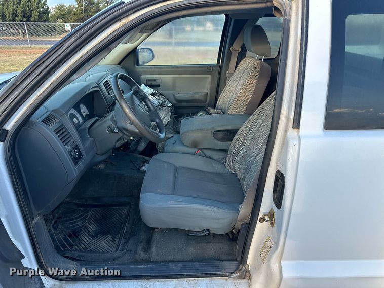 image for item ER8089 2005 Dodge Dakota Club Cab pickup truck