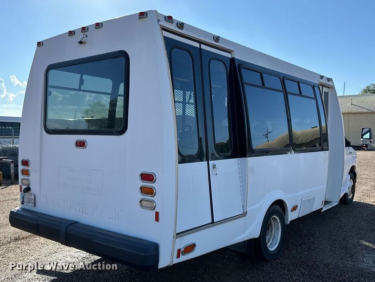 image for item ER8092 2009 Ford E450 shuttle bus