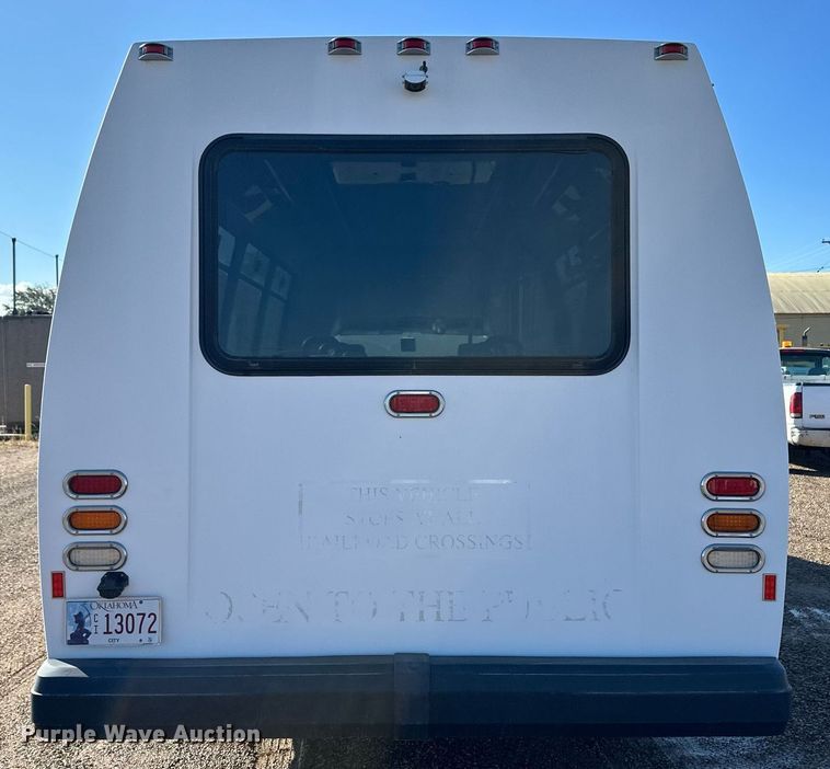 image for item ER8092 2009 Ford E450 shuttle bus
