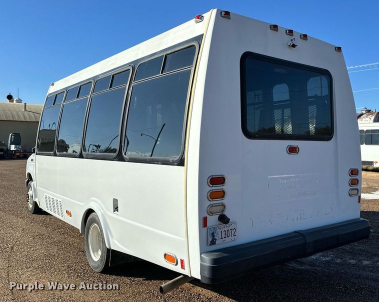 image for item ER8092 2009 Ford E450 shuttle bus