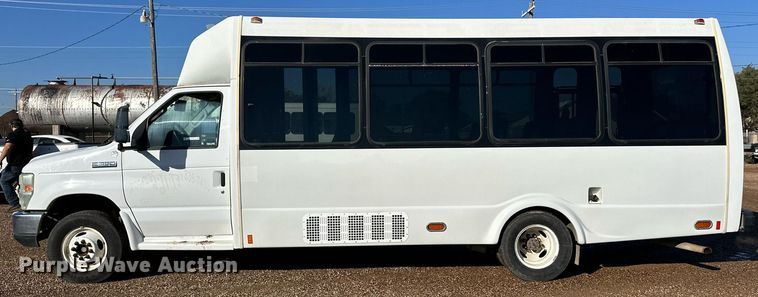 image for item ER8092 2009 Ford E450 shuttle bus