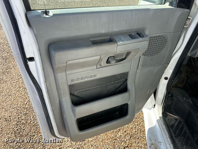 image for item ER8092 2009 Ford E450 shuttle bus