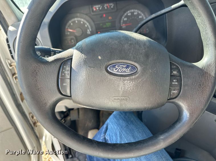 image for item ER8092 2009 Ford E450 shuttle bus