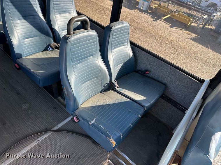 image for item ER8092 2009 Ford E450 shuttle bus