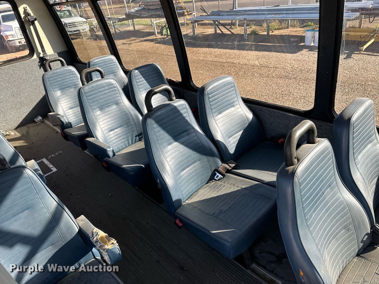 image for item ER8092 2009 Ford E450 shuttle bus