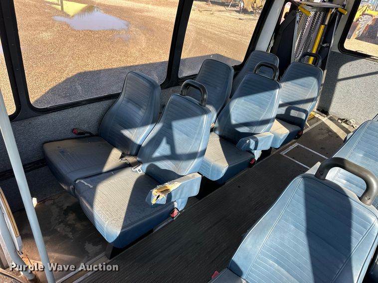 image for item ER8092 2009 Ford E450 shuttle bus