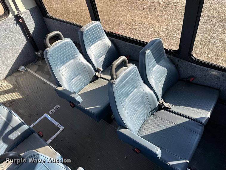 image for item ER8092 2009 Ford E450 shuttle bus